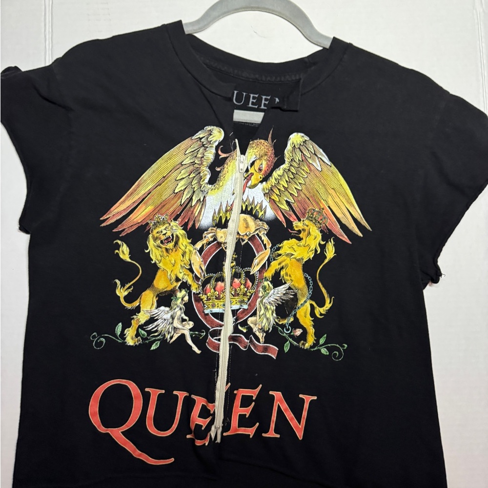 Cropped reworked Queen Black T-Shirt with Colorful Graphic